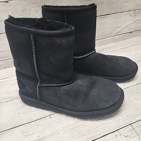 UGG Shoes - UGG Boots Classic Short II Black Suede Fur Boots Women Size 6